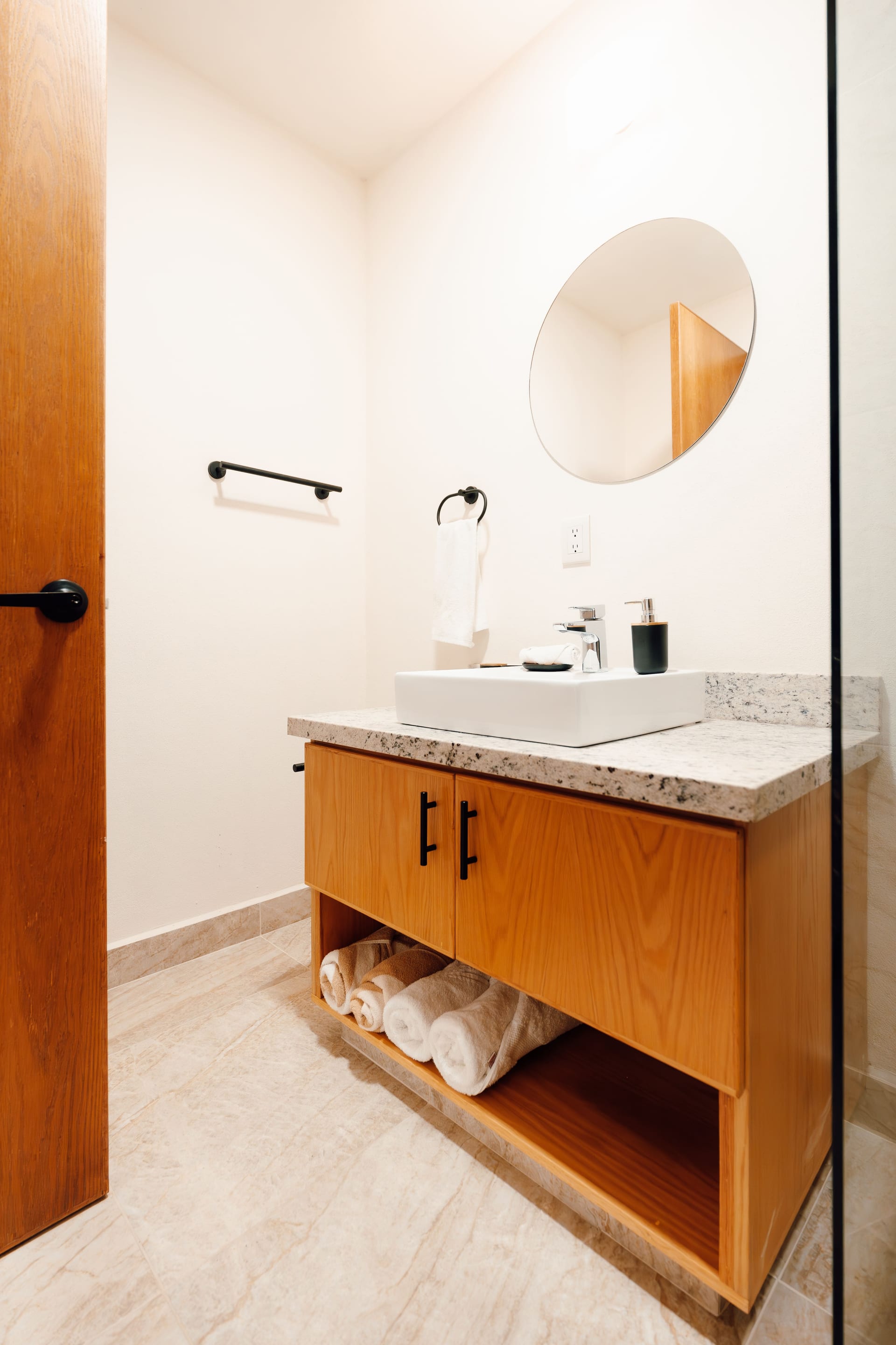 Baño con acabados de alto nivel — Cedro Bacalar